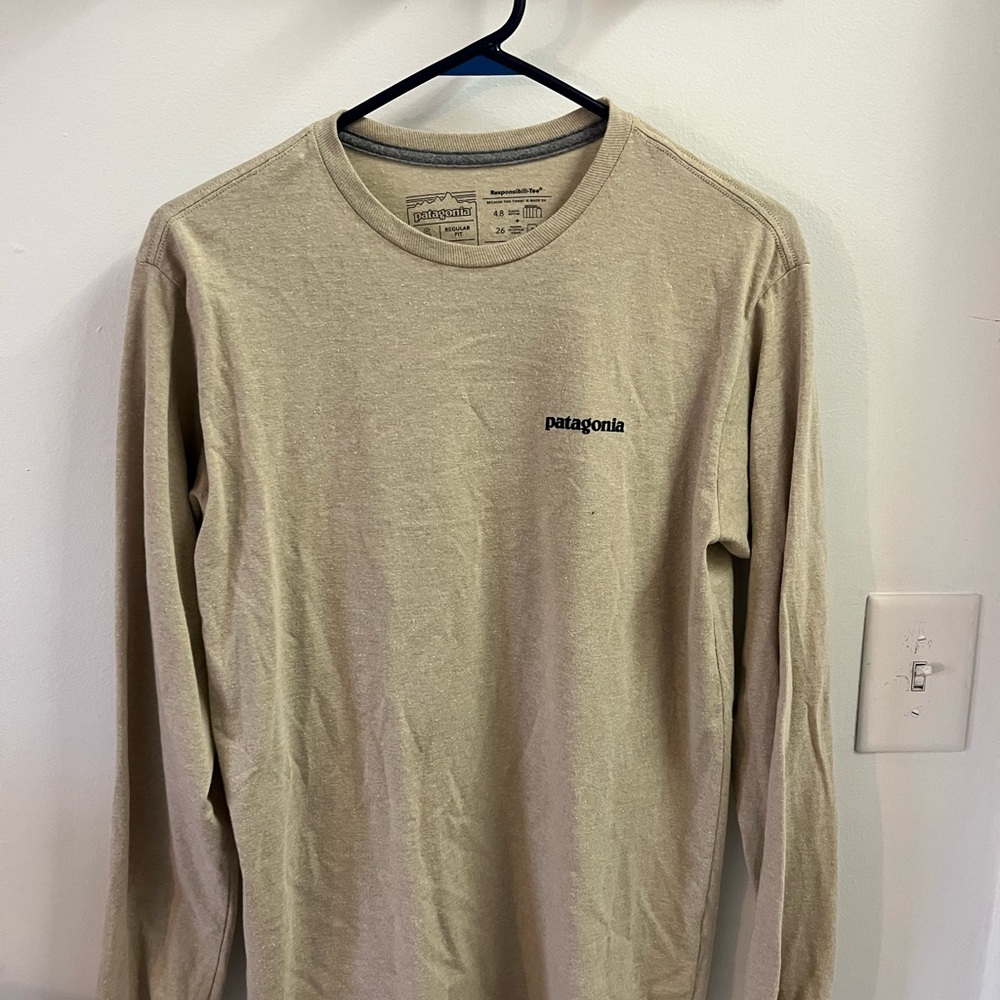 Patagonia Men's Long-Sleeve logo.